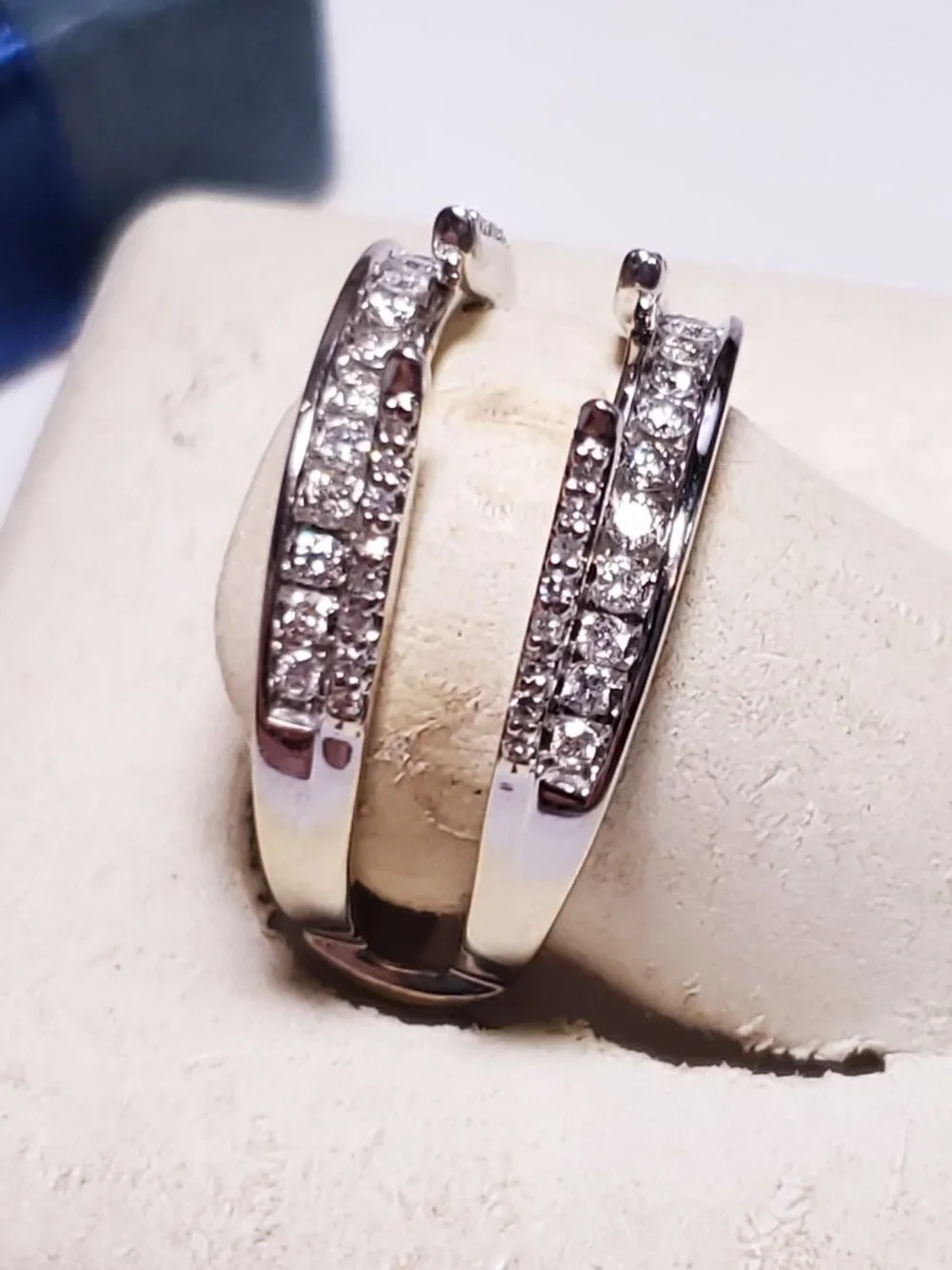 Estate .50ctw Natural Diamond Channel &raised 14Kt WG Engagement Ring Guard24982